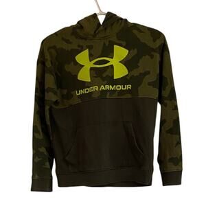 Under Armour Camouflage Hoodie Warm Cozy Outdoor Wear Sz YMD or 10-12